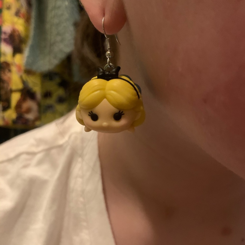 Handmade Alice in Wonderland Tsum Tsum earrings - Picture 3 of 3